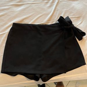 Black skort